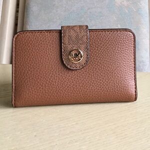 Michael Kors Jet Set Luggage Bifold Wallet